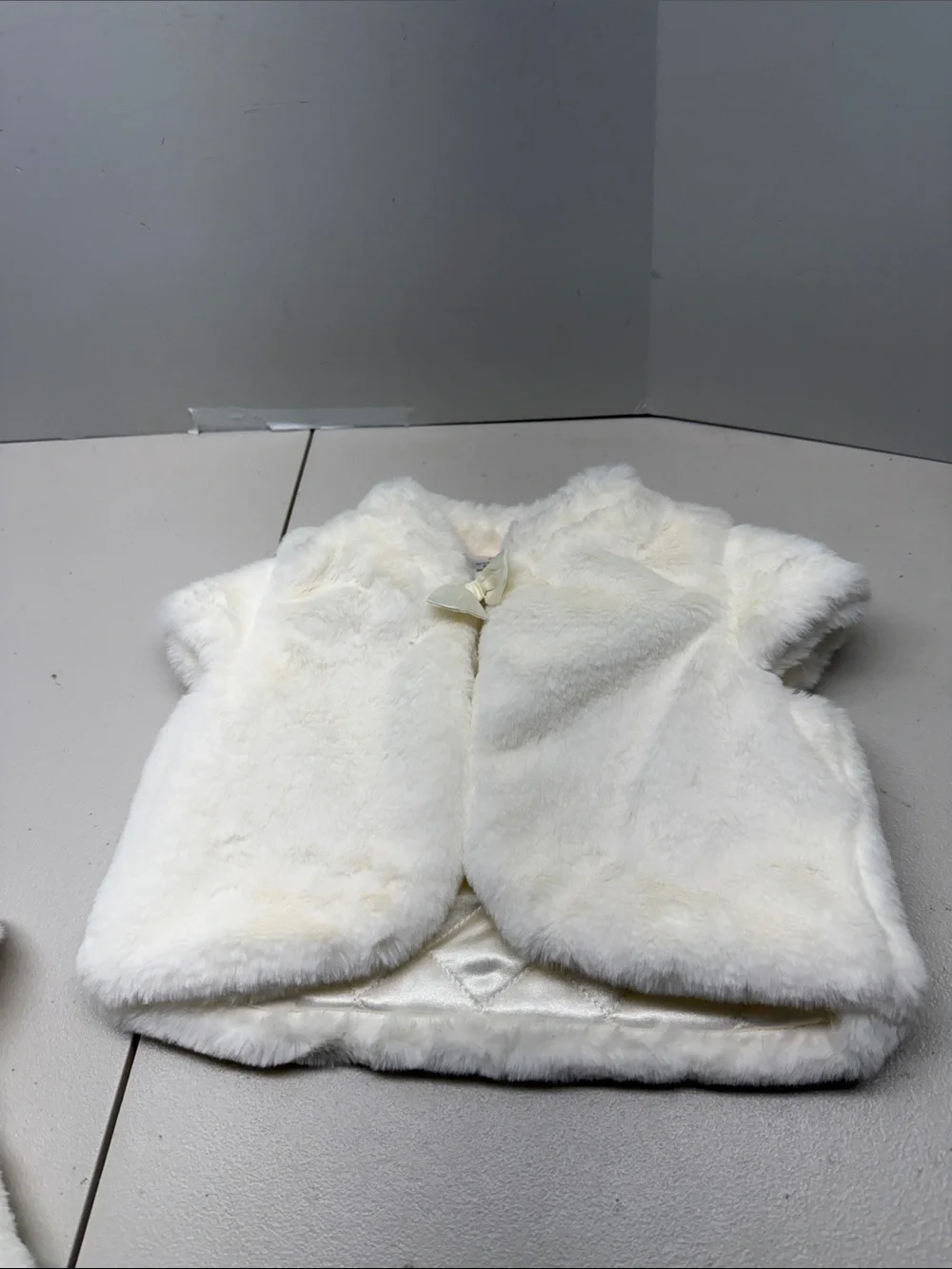 Gymboree Ivory Faux-Fur Cape with Bow
